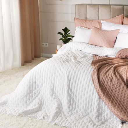 Narzuta WERONA dekoracyjna z falbaną 220x240cm kol biały