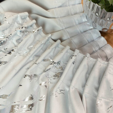 Marma zasłona gotowa na przelotkach 140cmx250cm pastelowy szary