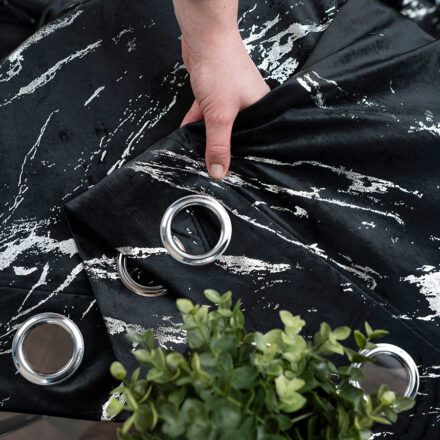 Marma zasłona gotowa na przelotkach 140cmx250cm czarny