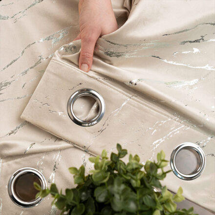 Marma zasłona gotowa na przelotkach 140cmx250cm jasny kremowy