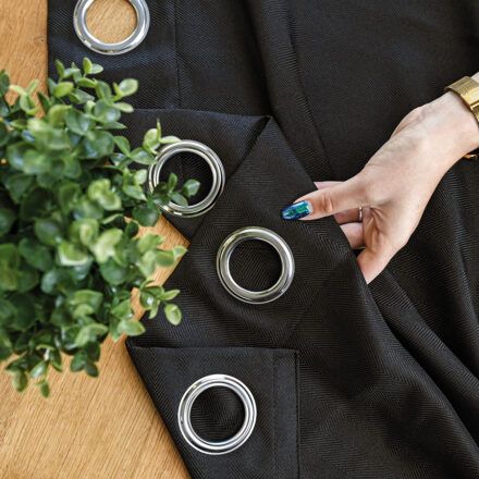 Jodełka zasłona gotowa na przelotkach 140cmx250cm czarny