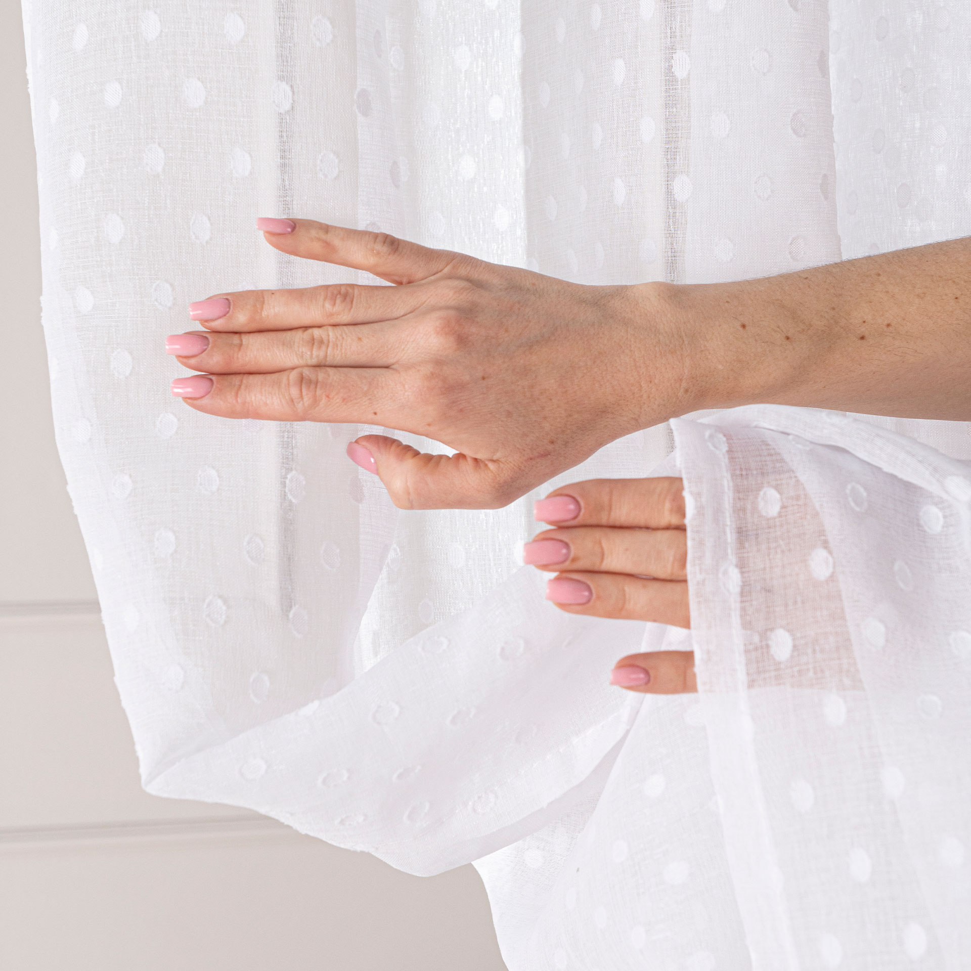 Kropka firana gotowa na taśmie 140cm x250cm - obrazek 3