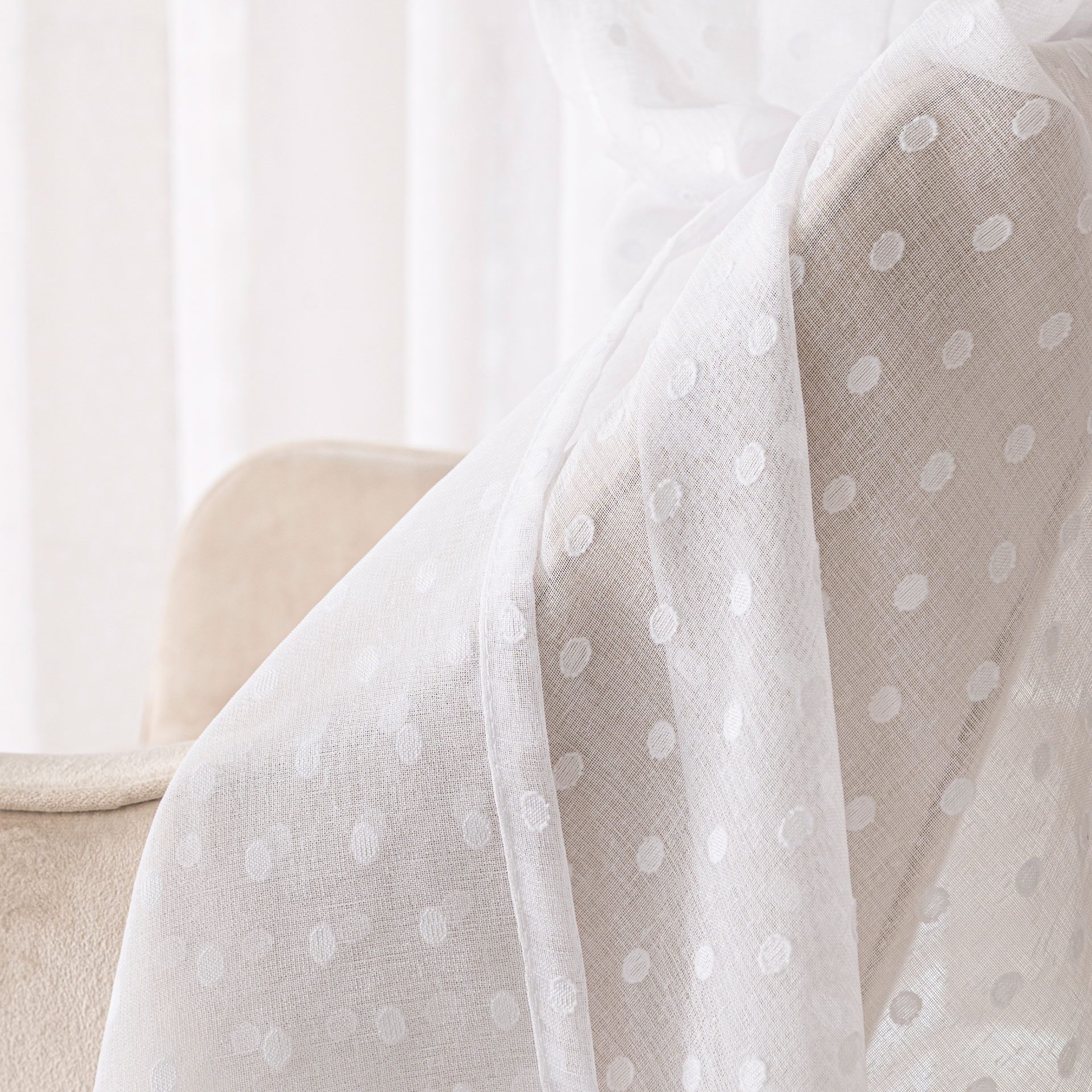 Kropka firana gotowa na taśmie 140cm x250cm - obrazek 4