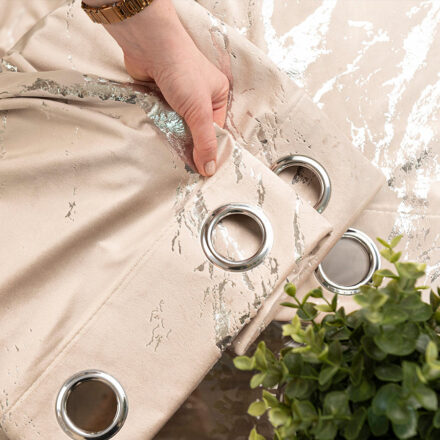 Marma zasłona gotowa na przelotkach 140cmx250cm ciemny kremowy