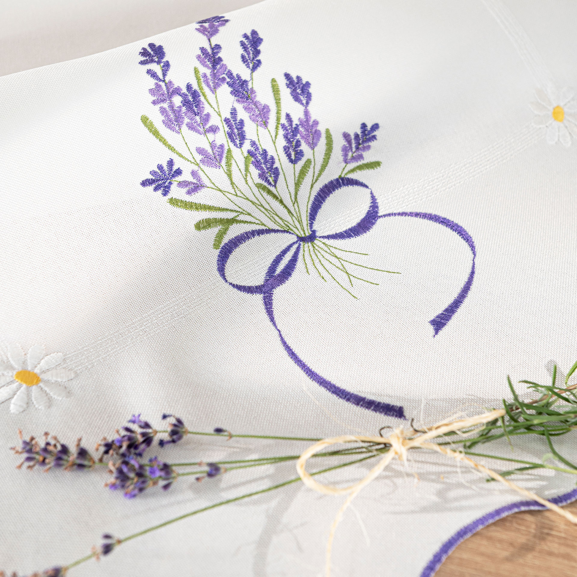 Lawendowa polana Bieżnik z haftem 38x140cm kol biały - obrazek 4