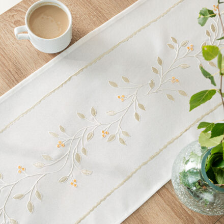 Zielona melodia Bieżnik z haftem 38x140cm kol biały