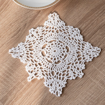 Serweta z ażurem 15x15cm kol biały